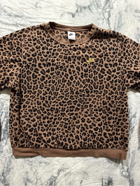 Nike Tops - Nike Leopard Print Crewneck Sweatshirt - Brown/Black with Gold Accent